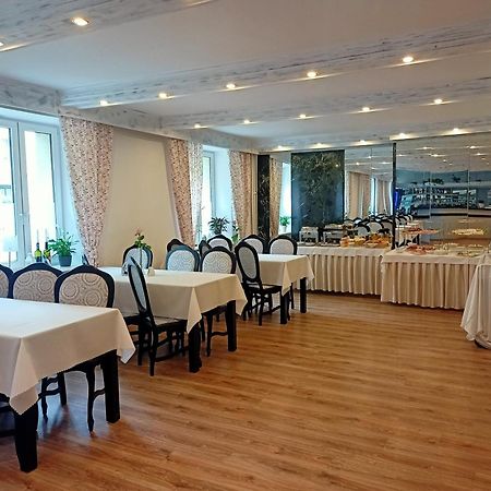 Iskra Hotel Radom Exterior foto